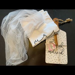 White MRS T-Shirt w/ vail + Drink & Be Married serving board w/ matching knife